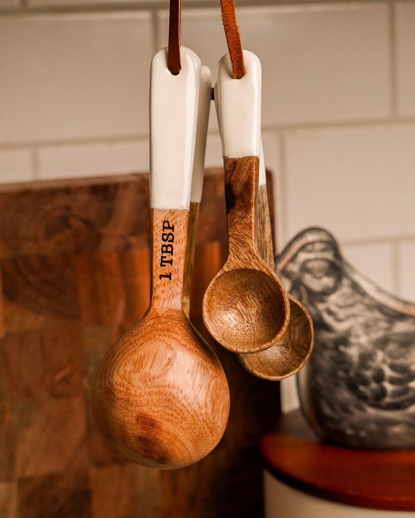 Mango Measuring Spoons With White Enamel Set