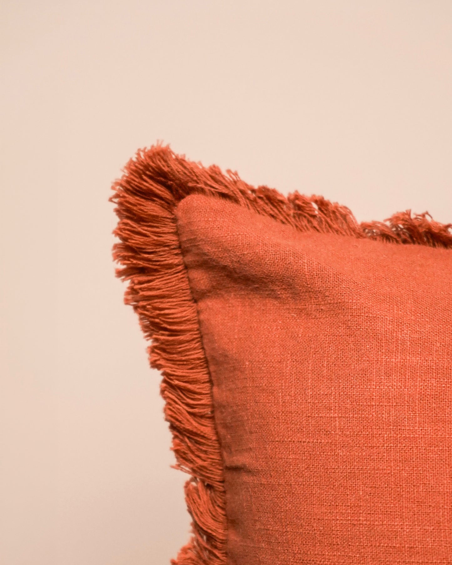 Tone on Tone Fringe Murfreesboro Pillow Small [Rust]